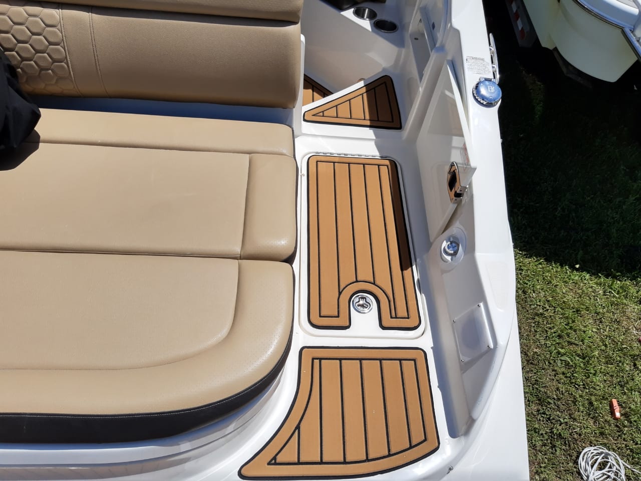 Sea Ray Modelo 2020 28ft - Image 4